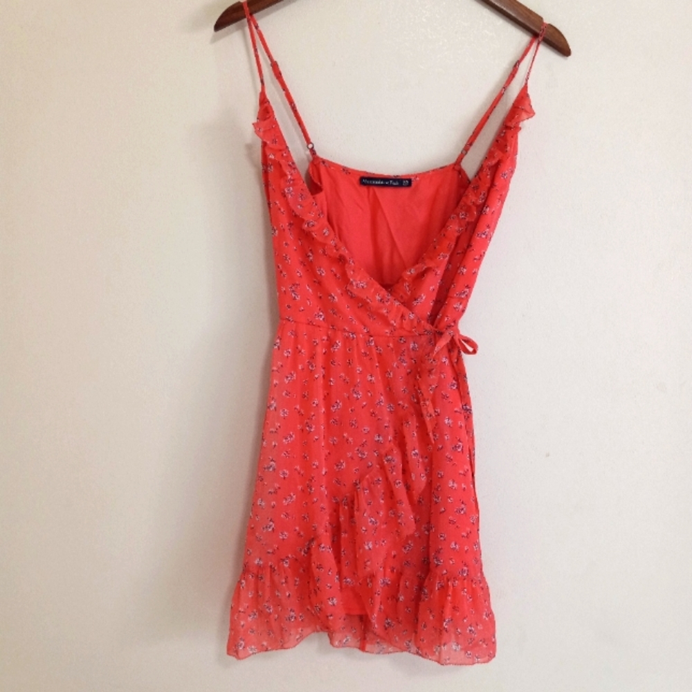 Abercrombie & Fitch XS Y2K Wrap Mini Dress in Summer Coral Floral